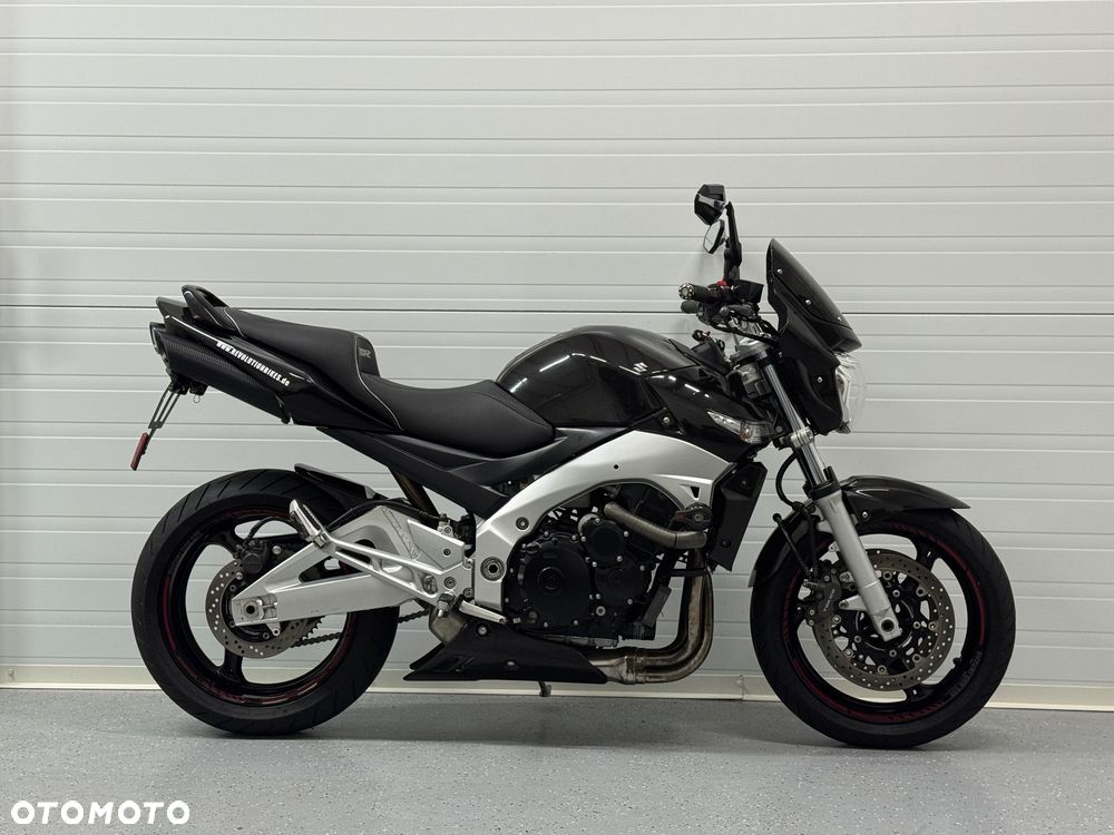 Suzuki GSR - 2
