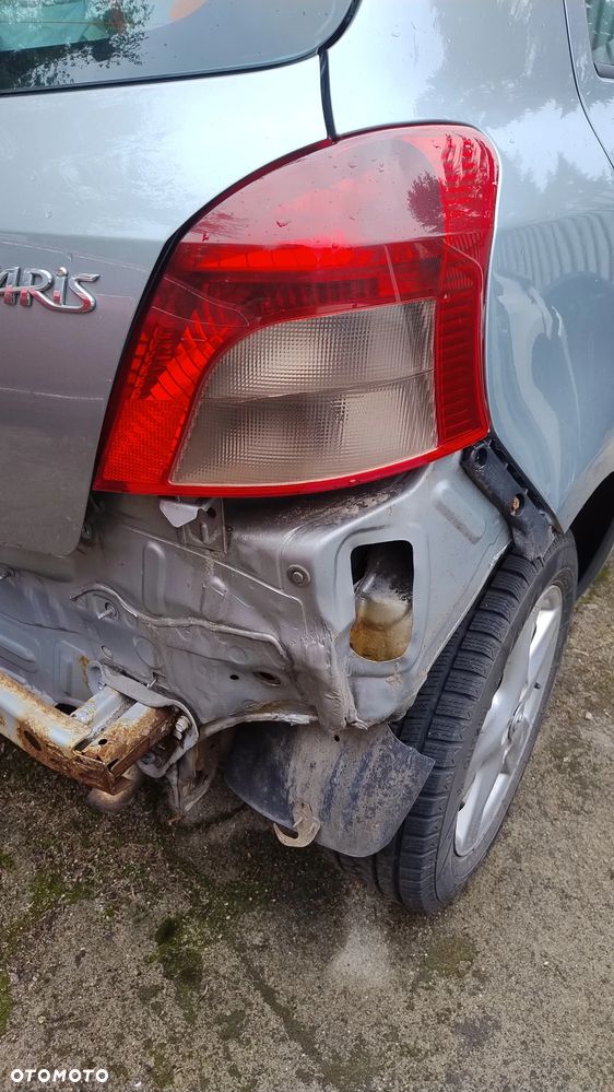 LAMPA TYŁ PRAWA  LEWA TOYOTA YARIS II 05-09 EU - 1