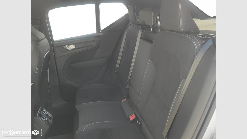 Volvo XC 40 2.0 B3 Plus Dark - 16