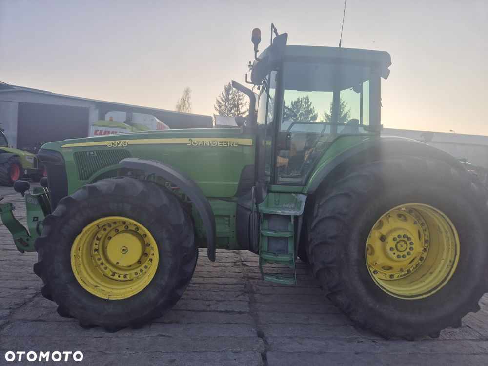 John Deere 8320 - 8