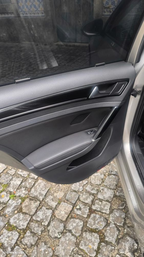 VW Golf 1.6 TDi DPF Highline - 10