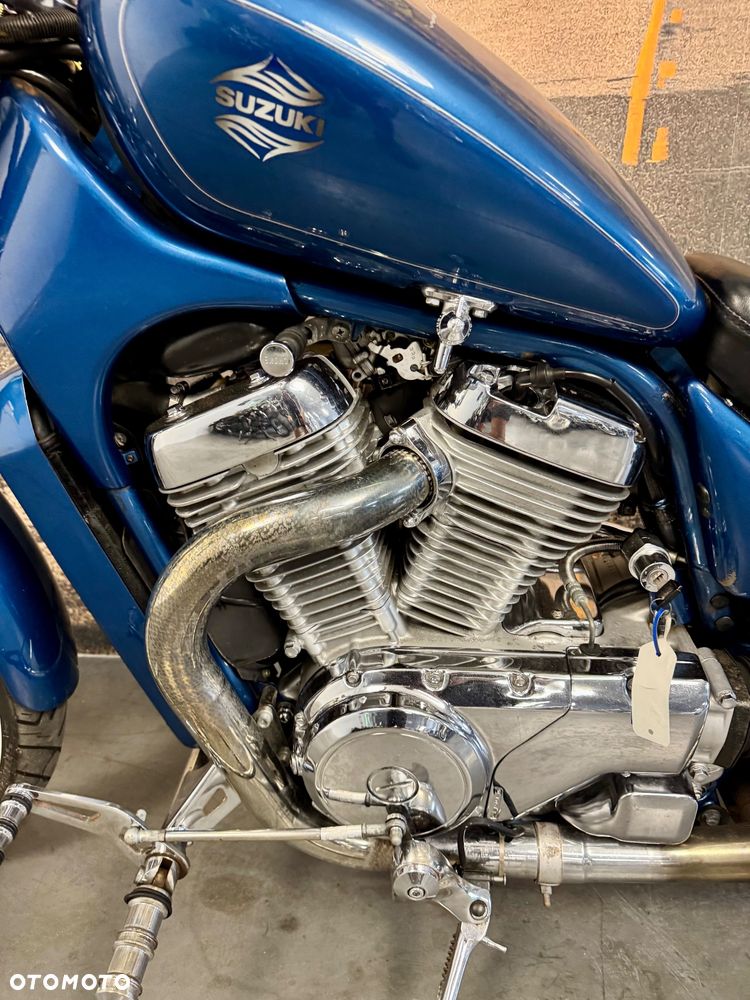 Suzuki Intruder - 10