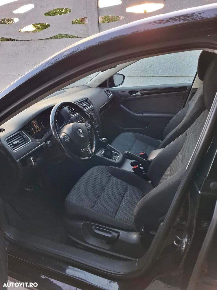 Volkswagen Jetta 1.6 TDI Blue Motion Technology Trendline - 7