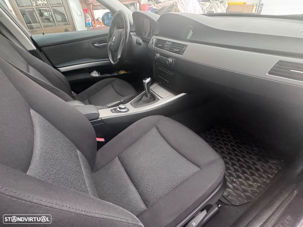 BMW 320 d Dynamic - 11