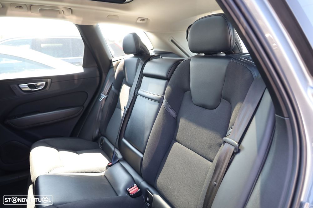 Volvo XC 60 2.0 T8 PHEV Momentum Plus AWD - 9