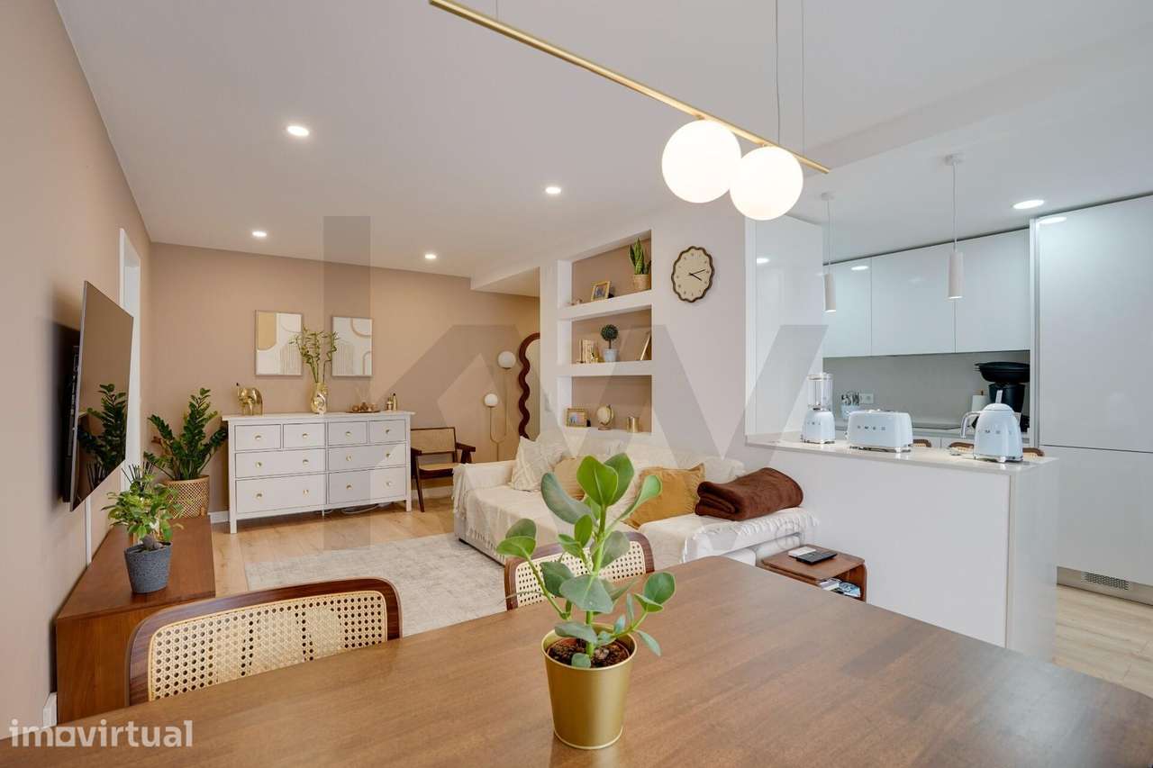 Apartamento T2 Renovado com Parqueamento e Arrecadação - Grande imagem: 4/37