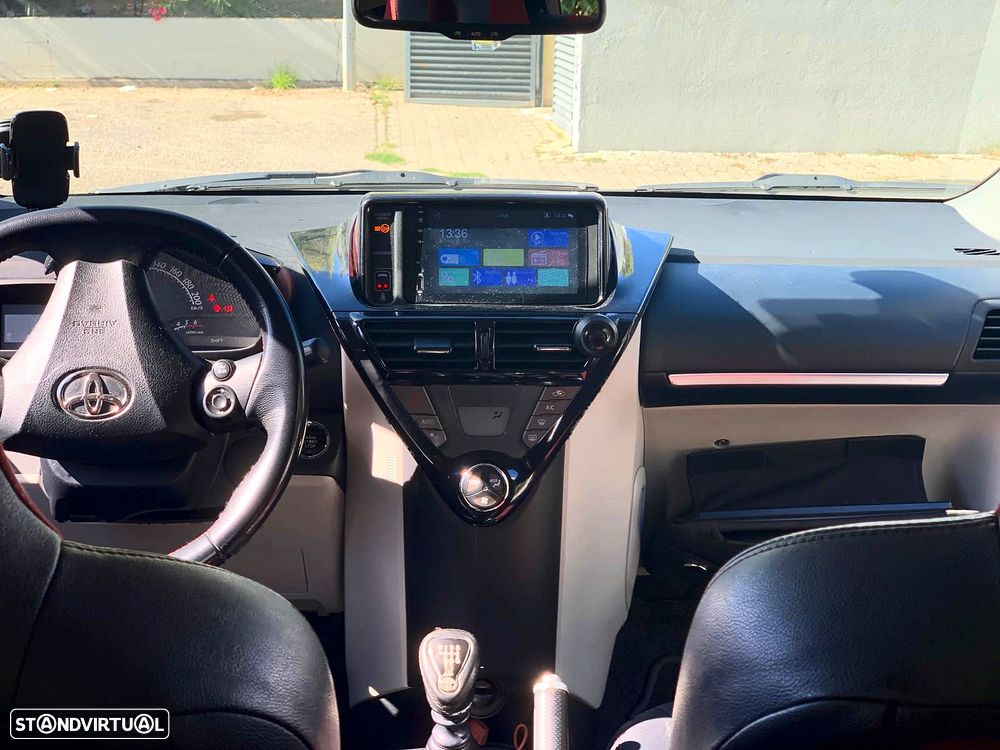 Toyota iQ 1.4 D-4D + - 8