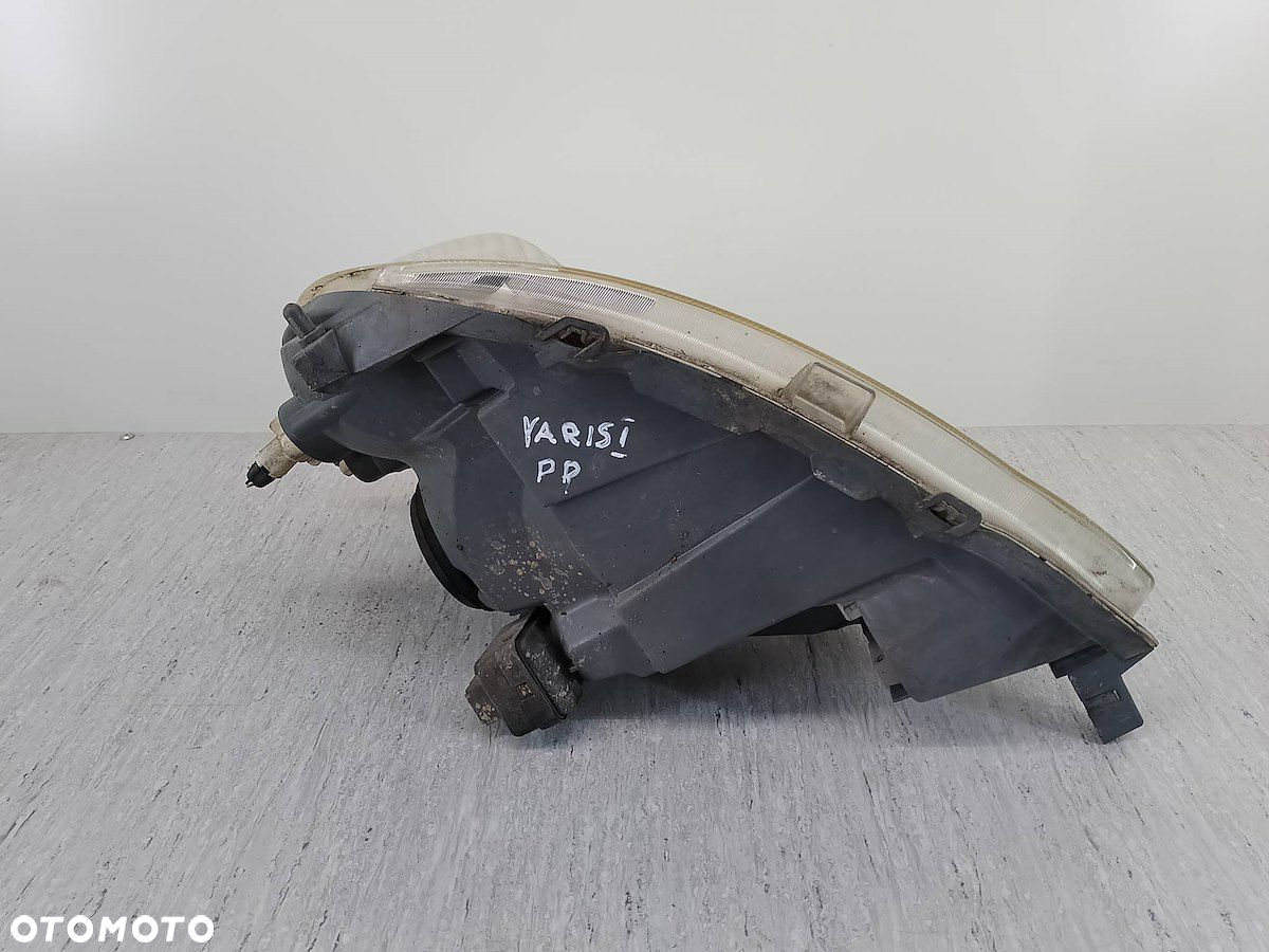 LAMPA PRZÓD PRAWA TOYOTA YARIS I ( 99-05 ) 81110-0D081   89900175 - 10