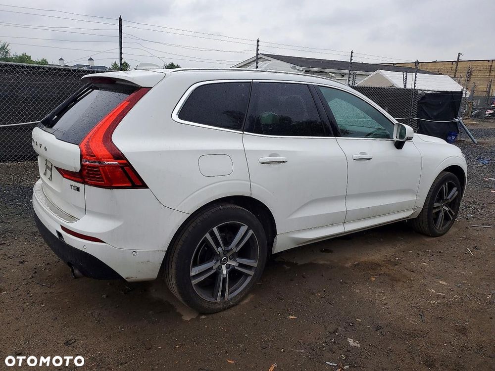 Volvo XC 60 - 4