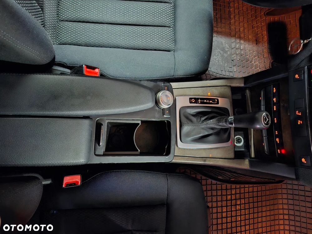 Mercedes-Benz Klasa E 200 T CGI BlueEFFICIENCY Automatik - 14