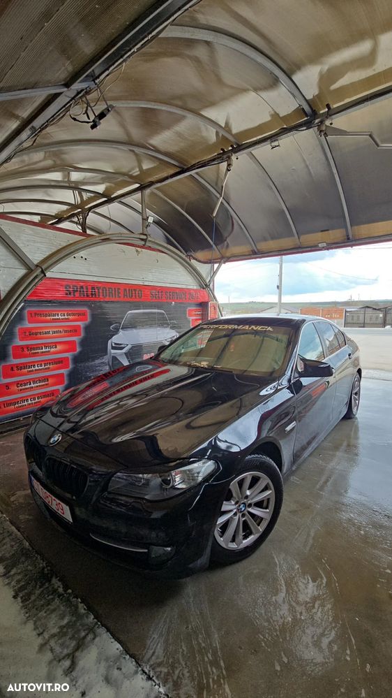 BMW Seria 5 520d Aut. Luxury Line - 11