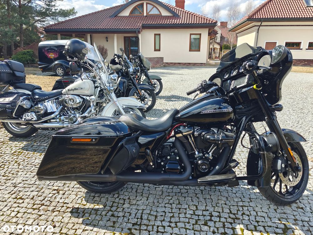 Harley-Davidson Touring Street Glide - 2