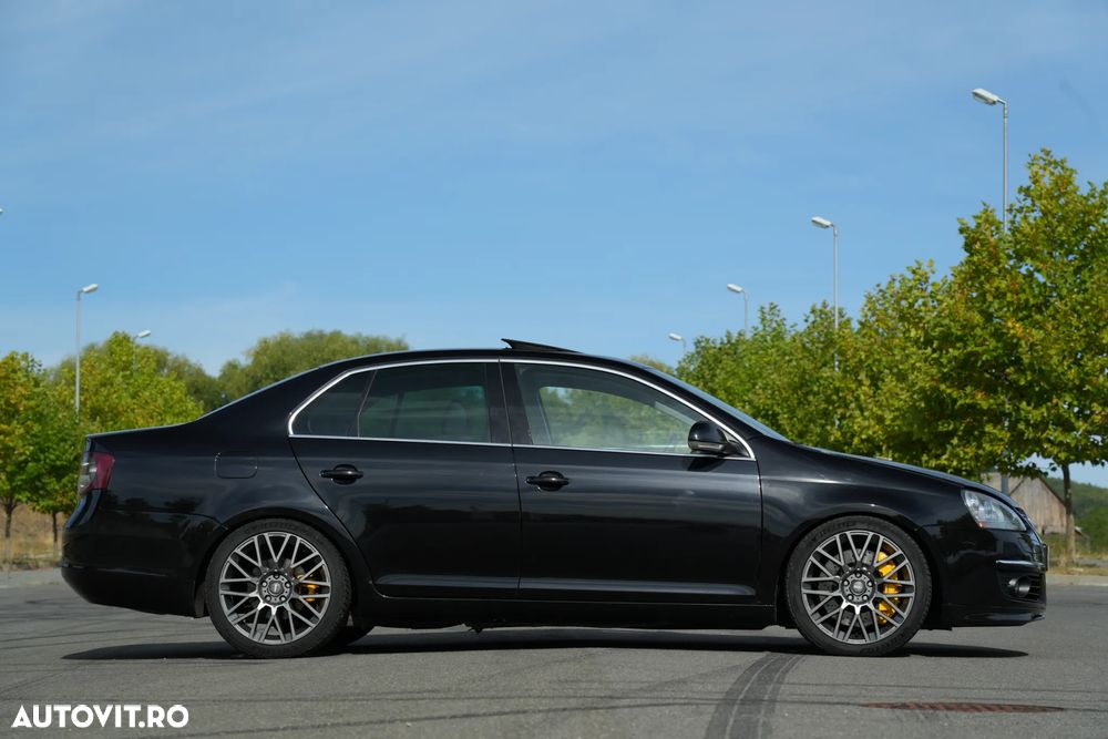 Volkswagen Jetta 2.0 TDI DPF Highline - 24