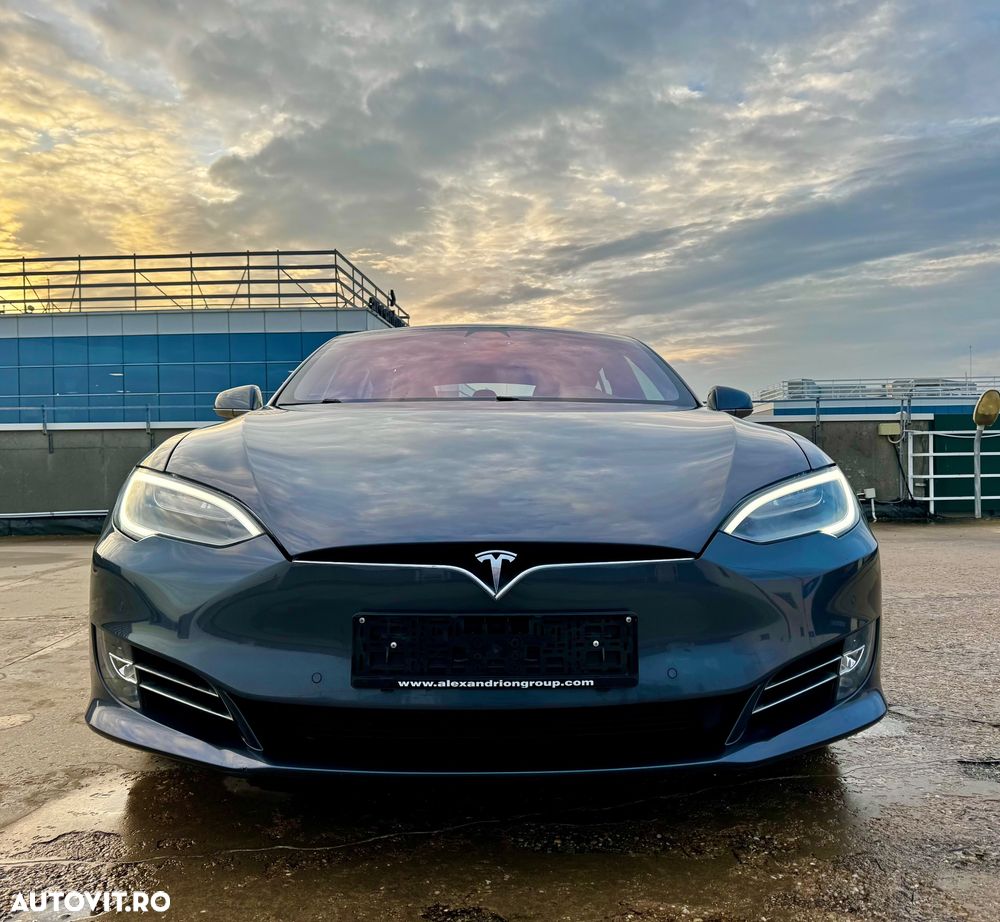 Tesla Model S - 12