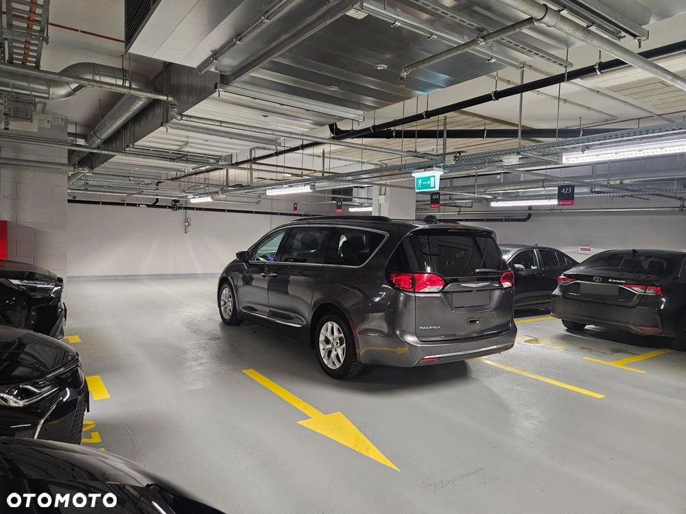 Chrysler Pacifica - 3