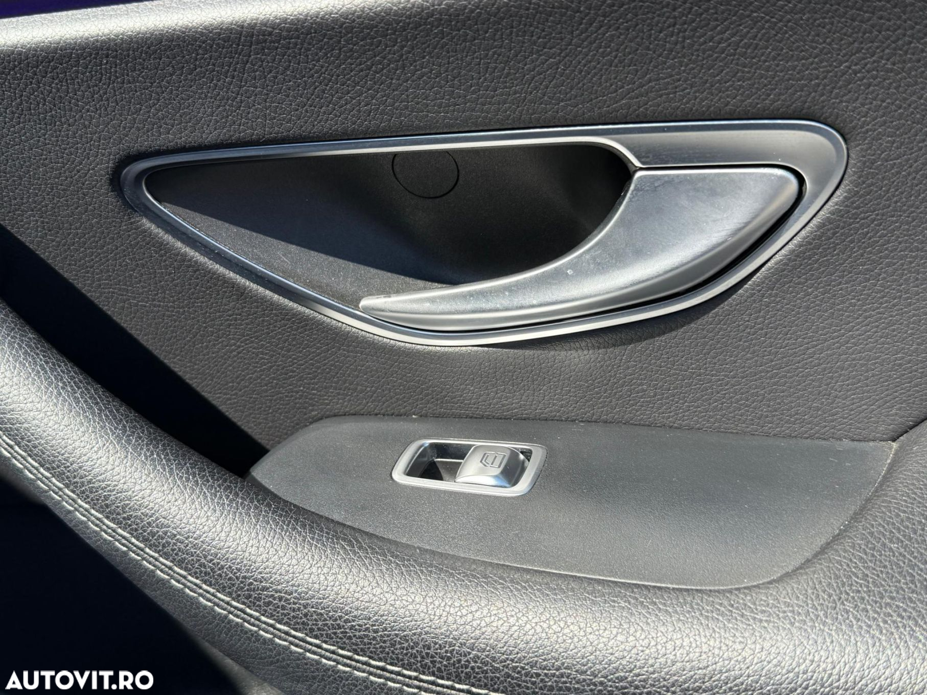 Mercedes-Benz E 200 Coupe Aut. - 30
