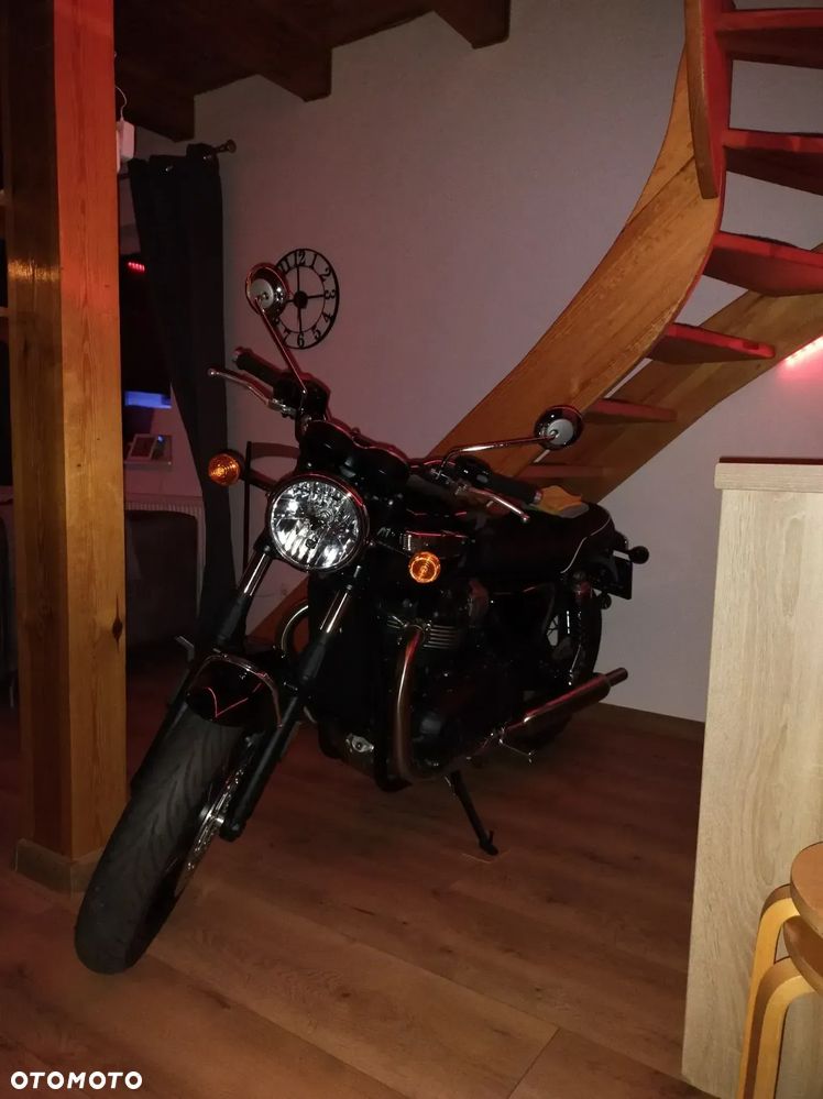 Triumph Bonneville - 2