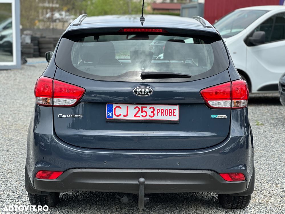 Kia Carens - 10