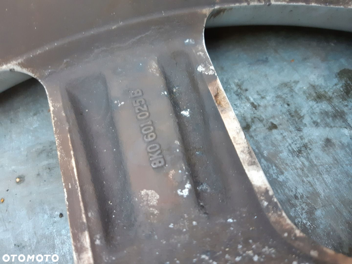 AUDI A4 B8 A5 8T FELGA ALUMINIOWA 7.5J 17 ET45 8K0601025B - 8