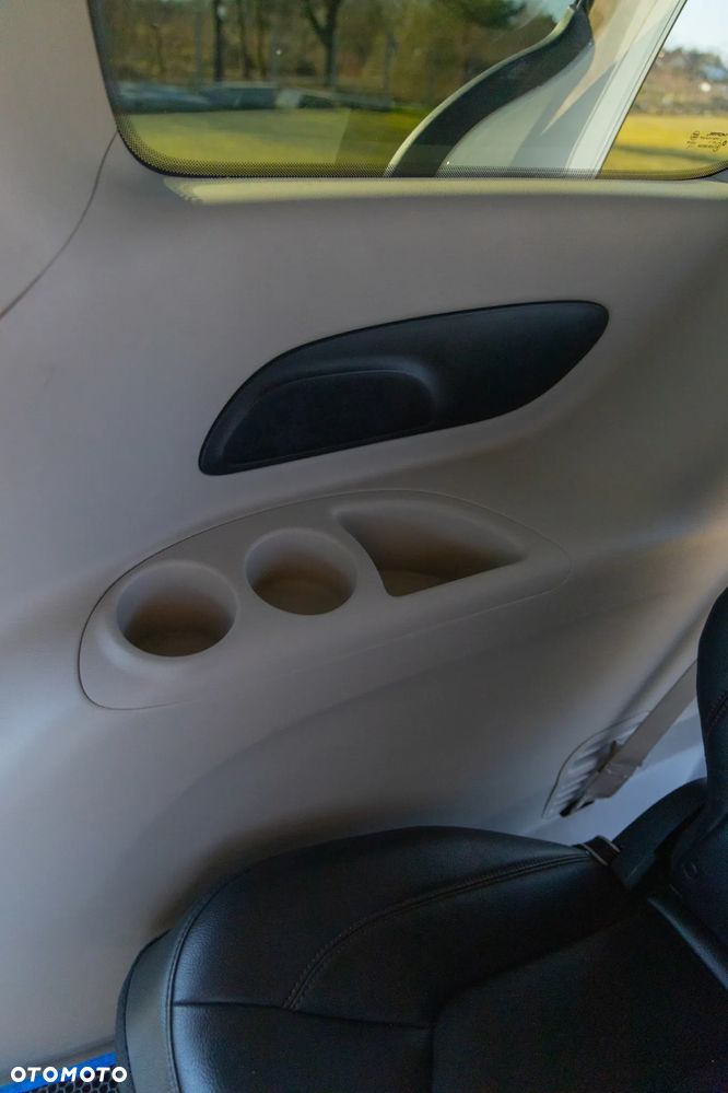 Chrysler Pacifica - 25