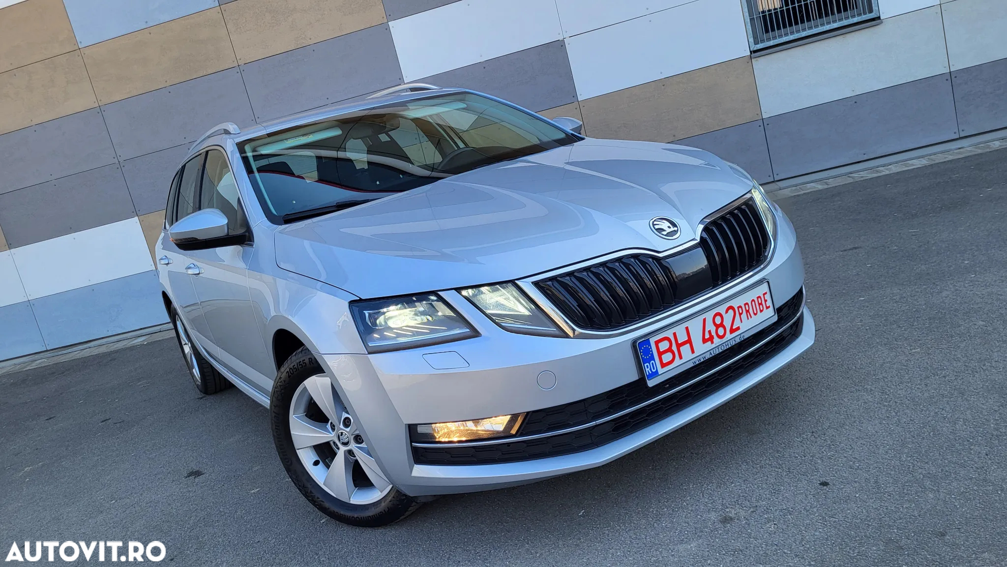 Skoda Octavia Combi 2.0 TDI (Green tec) DSG Style - 6