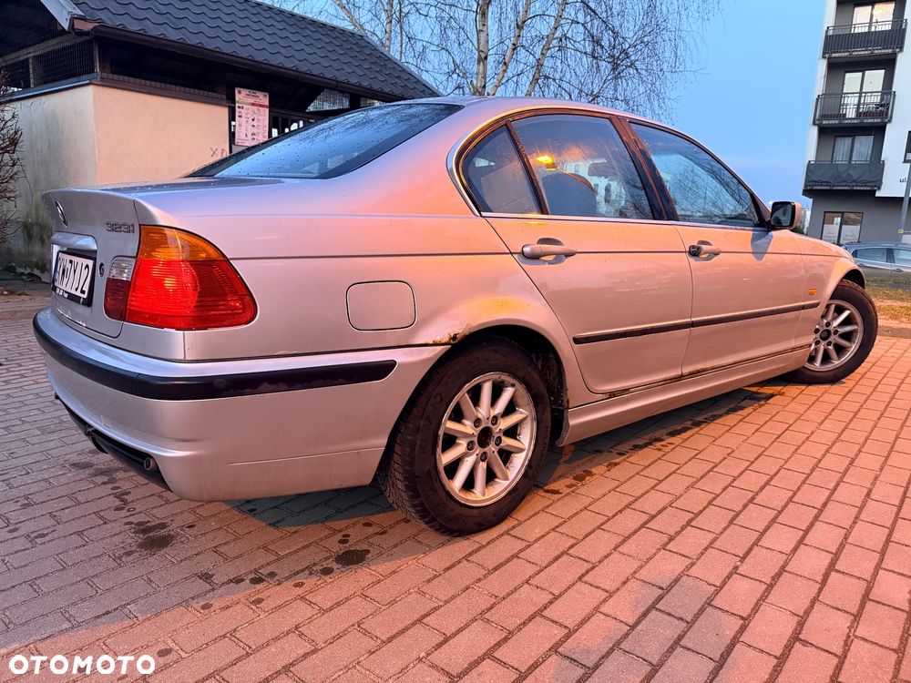 BMW Seria 3 323i - 5