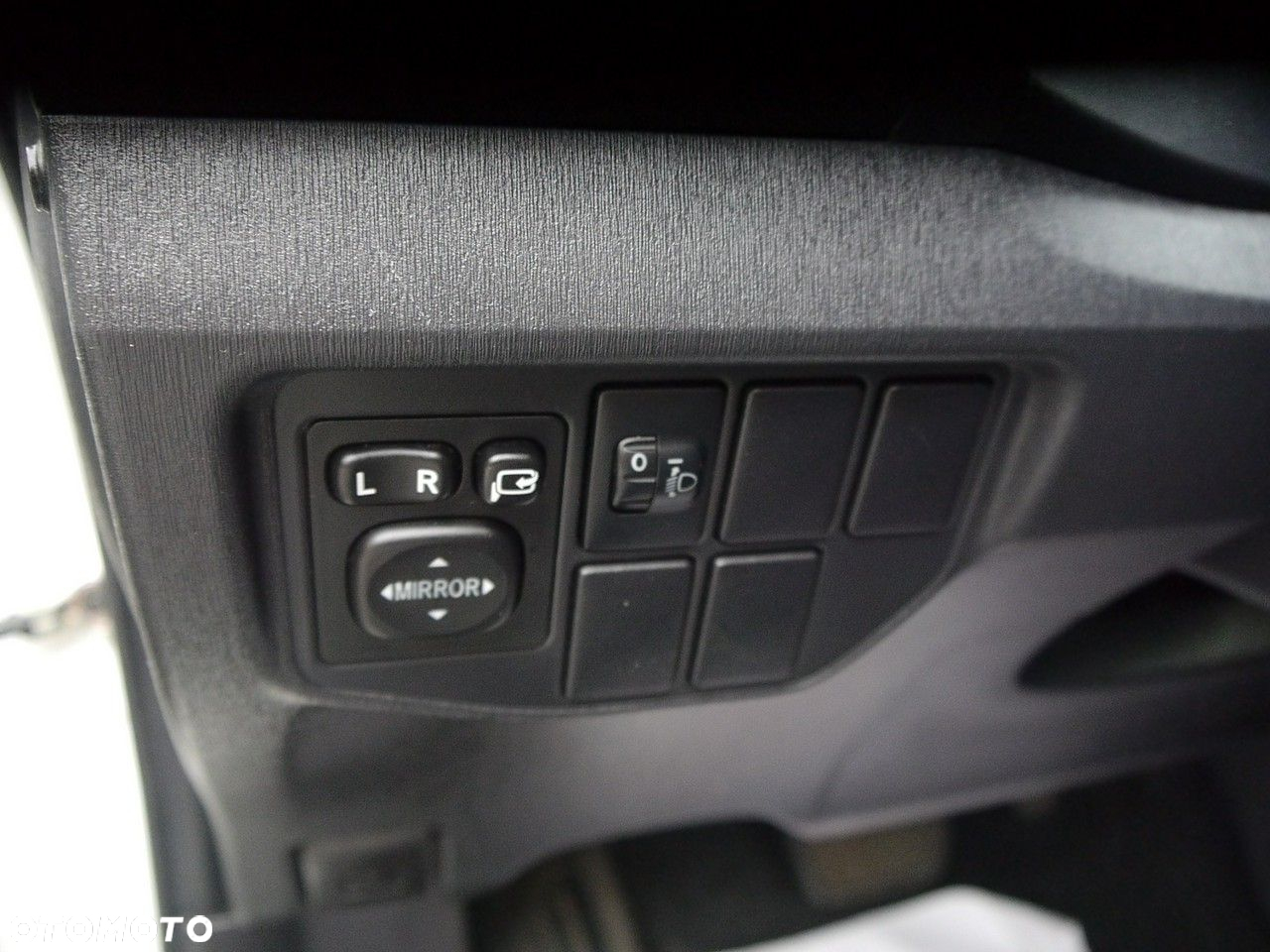 Toyota Prius (Hybrid) Comfort - 31