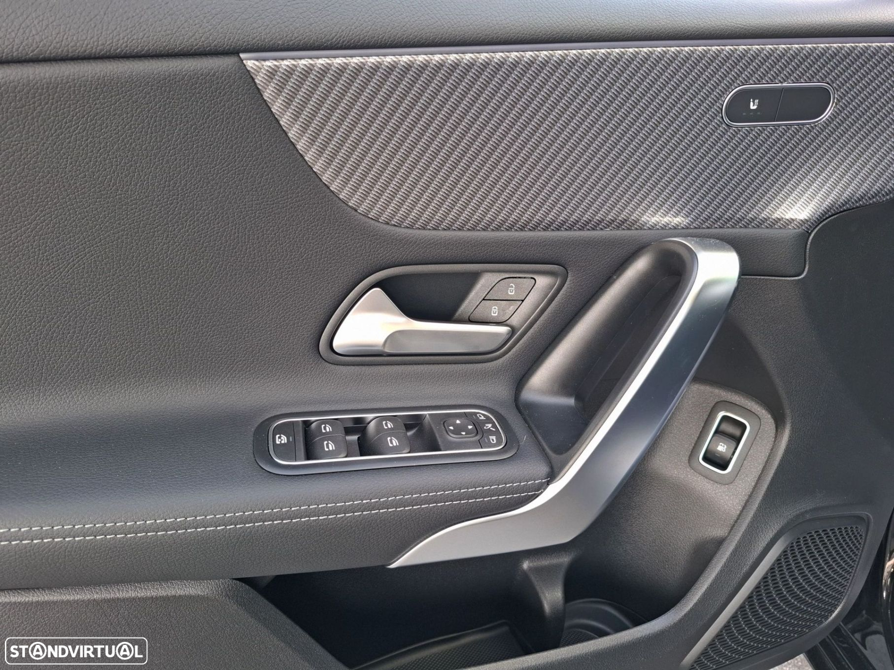Mercedes-Benz a-250-limousine - 19