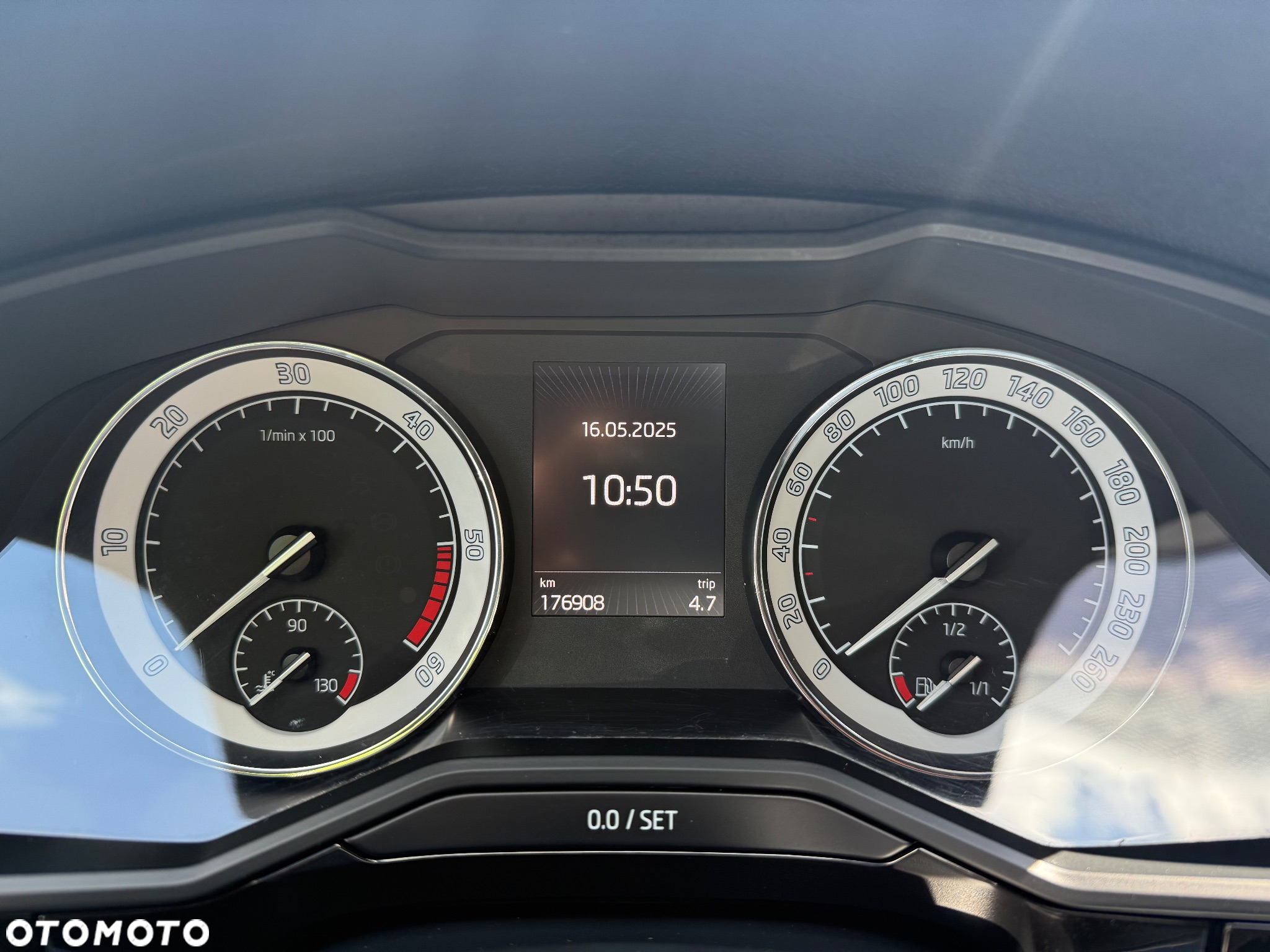 Skoda Superb 2.0 TDI DSG L&K - 31
