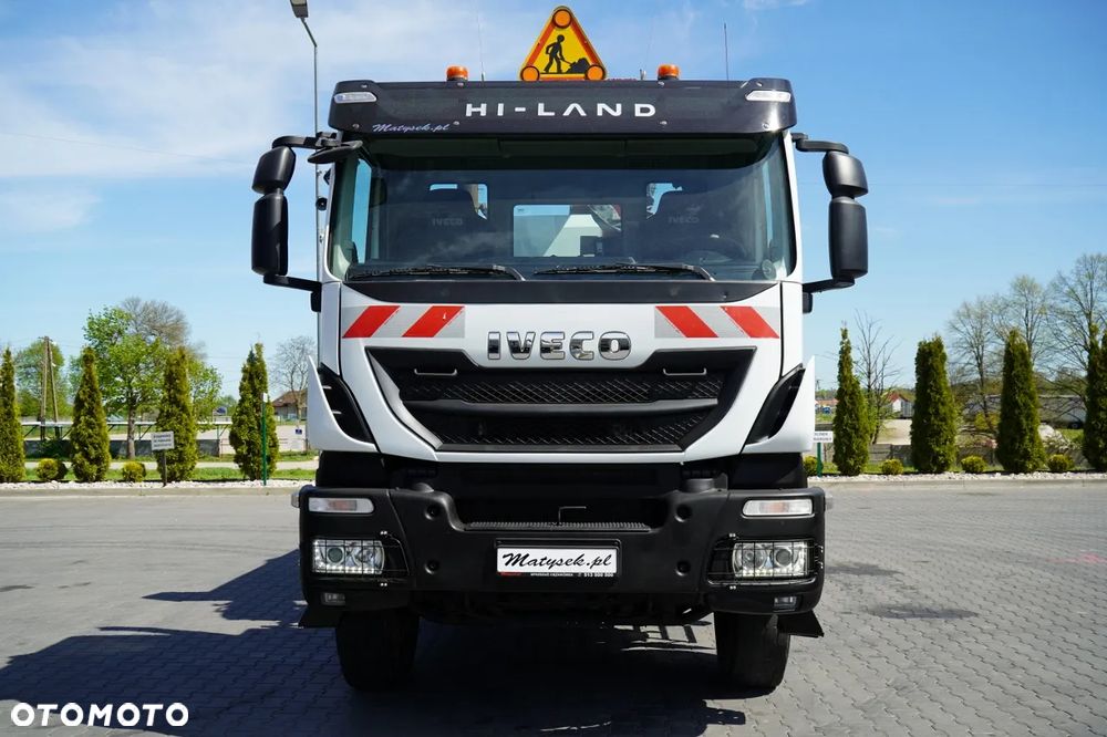 Iveco TRAKKER 360 / 6x4 / WYWROTKA DWUSTRONNA + HYDROBURTA / + HDS HMF 1643 Z2 / ŁYŻKA CHWYTAKOWA / ROTATOR / PILOT - 21