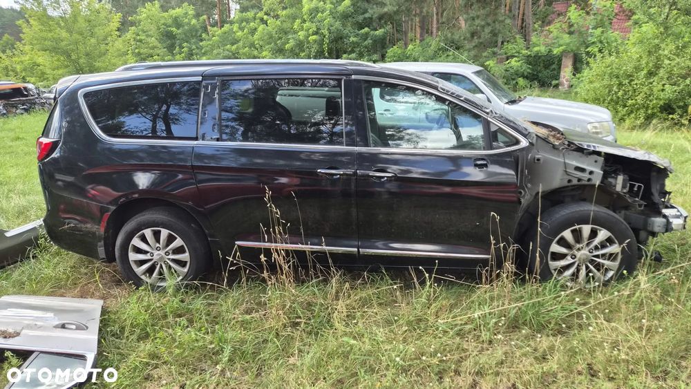 Chrysler Pacifica - 9