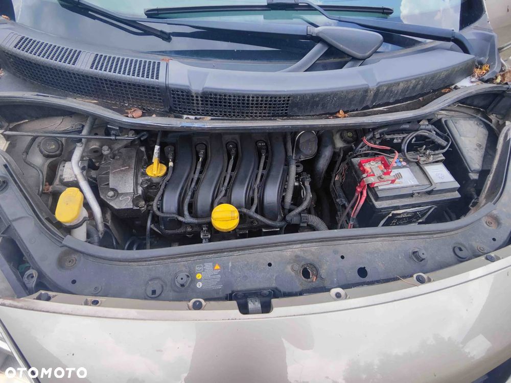 Renault Scenic 1.6 16V Authentique - 8