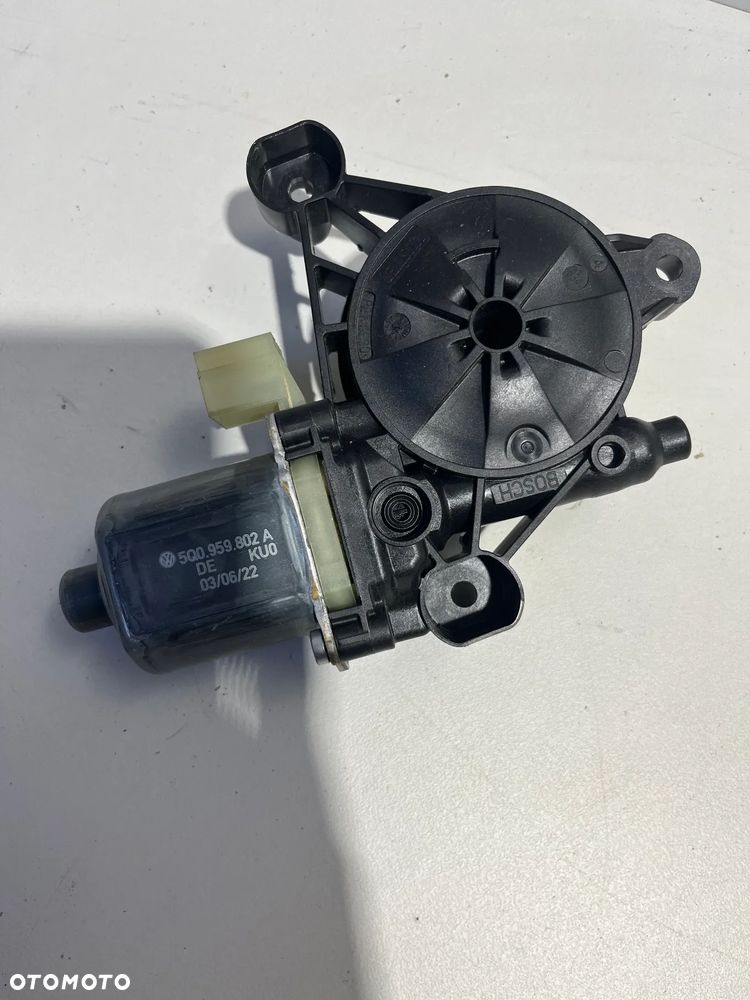 VW GOLF VII, SKODA OCTAVIA IV  SILNICZEK SZYBY 5Q0959802A - 2