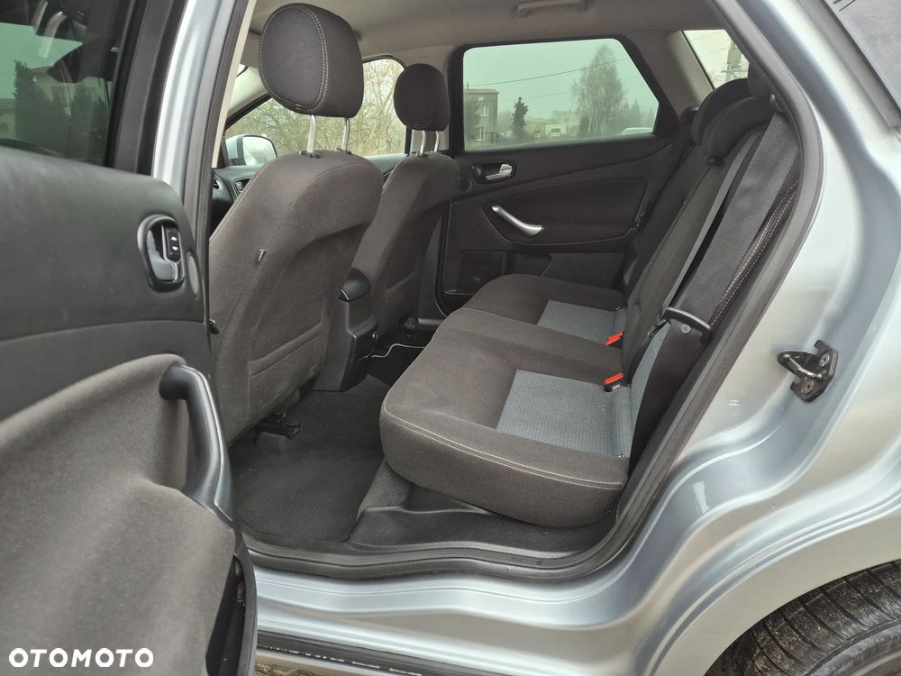 Ford Mondeo 2.0 TDCi Ambiente - 14