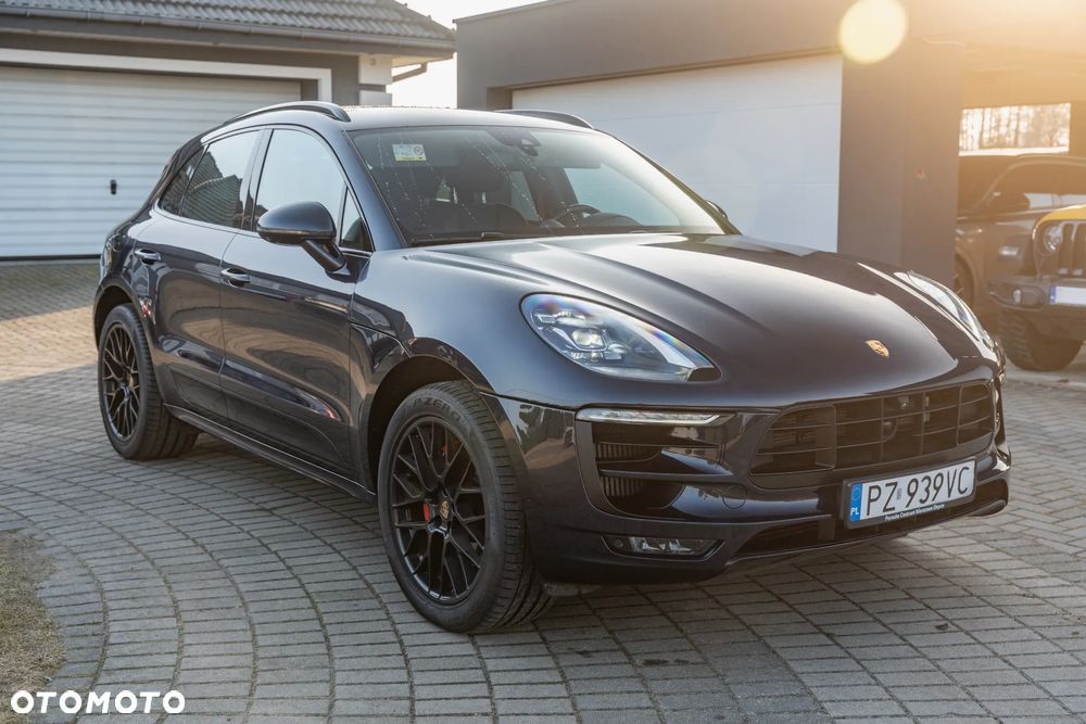 Porsche Macan - 1