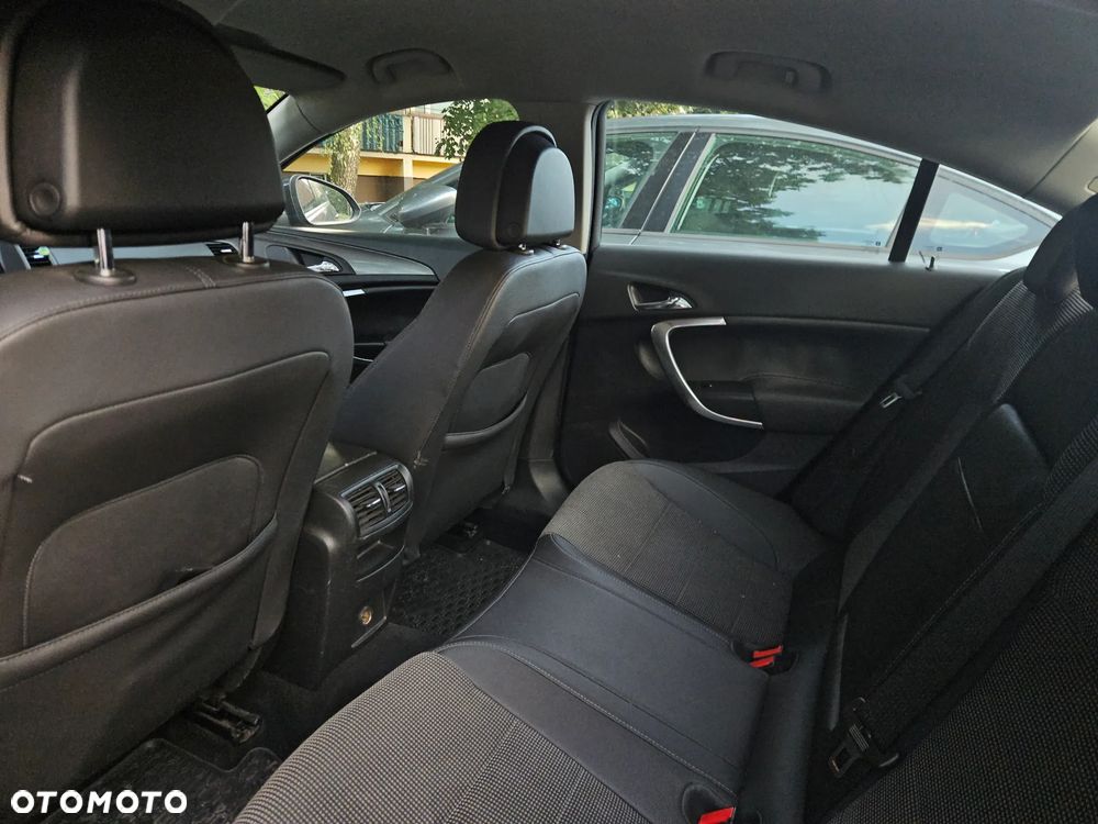 Opel Insignia 1.8 - 10