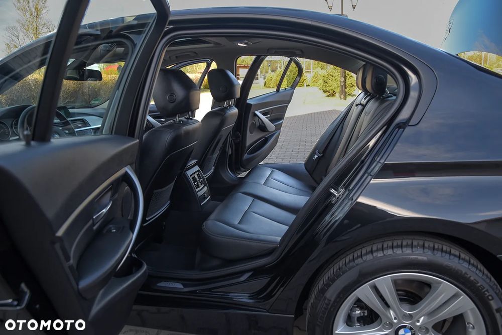 BMW Seria 3 318d - 33