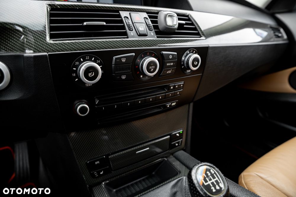 BMW Seria 5 525i xDrive - 32