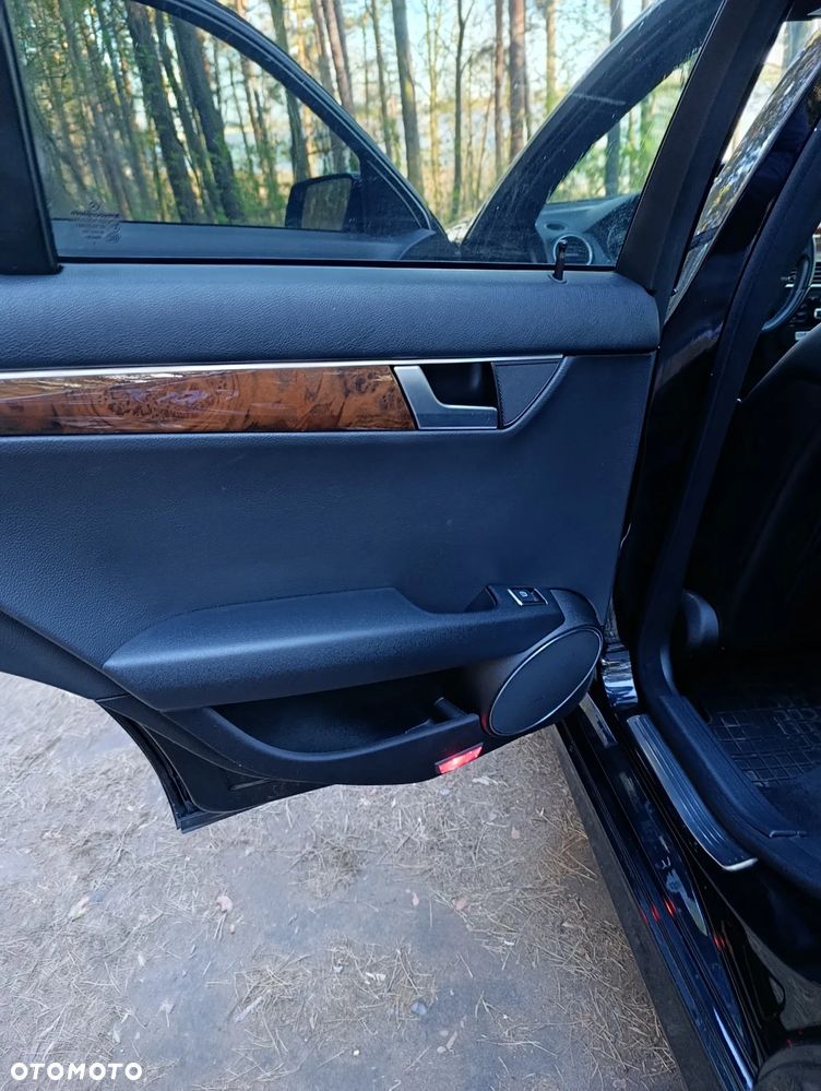 Mercedes-Benz Klasa C 350 Elegance 4-Matic - 18