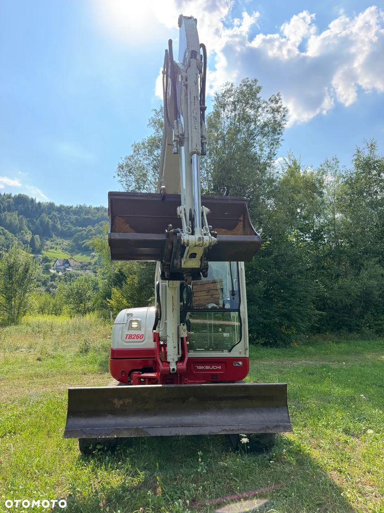 Takeuchi TB 260 Japońska Koparka Gąsienicowa 6 ton. Szybka maszyna i potężna moc. jak Nowa z Salonu 2020 rok. Niski Przebieg-2800mtg. KLIMATYZACJA. Nagłośnienie. Łyżka skarpowa oraz kopiąca. Szybko-złącze hydrauliczne. Yanmar silnik 4 cylindry! Maszyna z Norwegii. ani deka luzów i wycieków! OKAZJA Linia Hydr podwójna. Plus .Długie ramię PLUS. Oświetlenie LED dodatkowe. Zamki na tłokach. Wielka Okazja! Pełne sterowanie z dżojstików!! Aktualna DEKRA! - 40