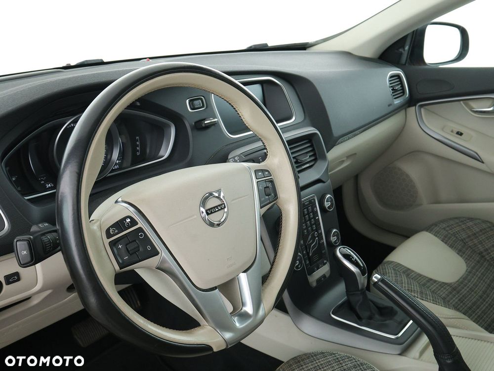 Volvo V40 Cross Country - 25