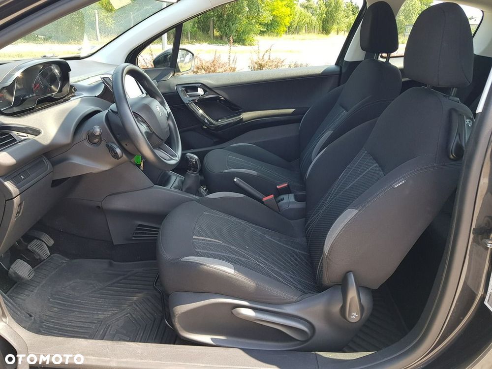 Peugeot 208 - 9
