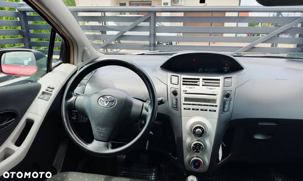 Toyota Yaris 1.3 Luna A/C - 5