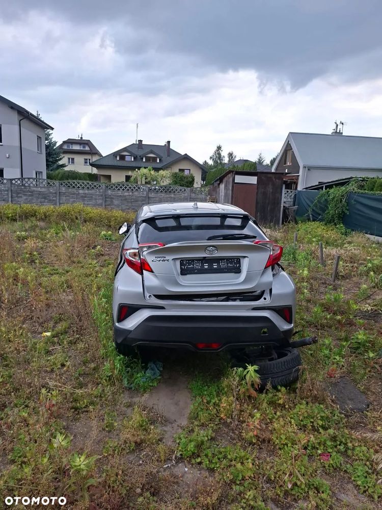 Toyota C-Hr 2017 photo 2