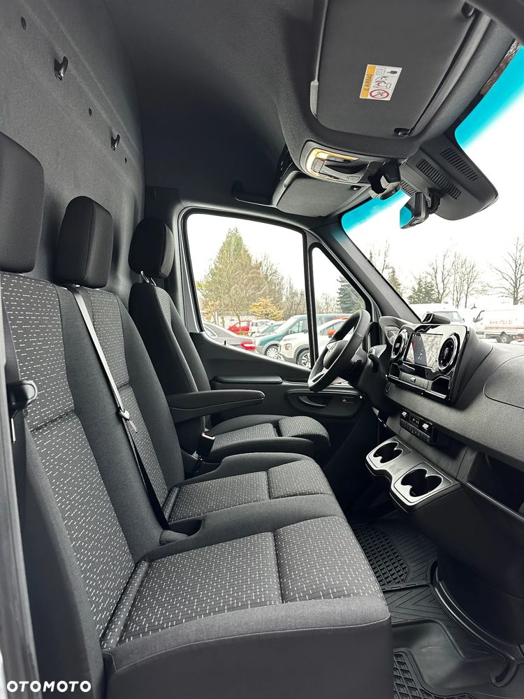 Mercedes-Benz Sprinter - 28
