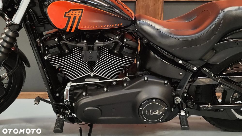 Harley-Davidson Softail Street Bob - 25