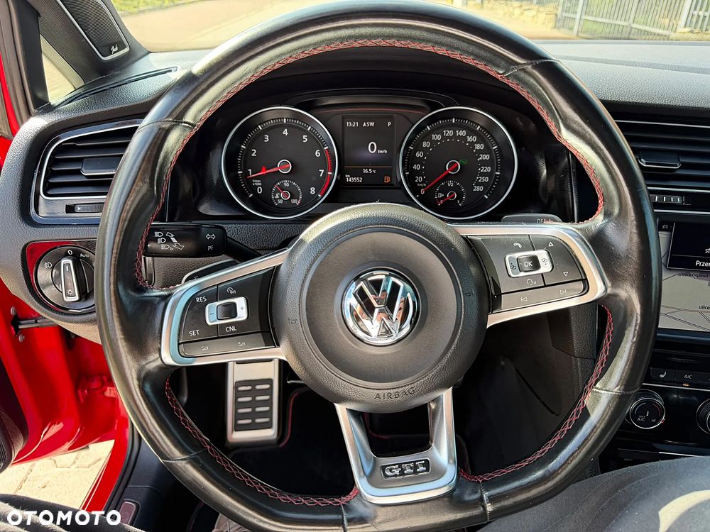 Volkswagen Golf - 10