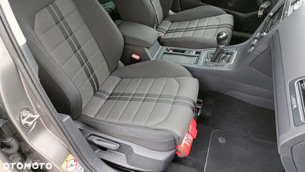 Volkswagen Golf - 11