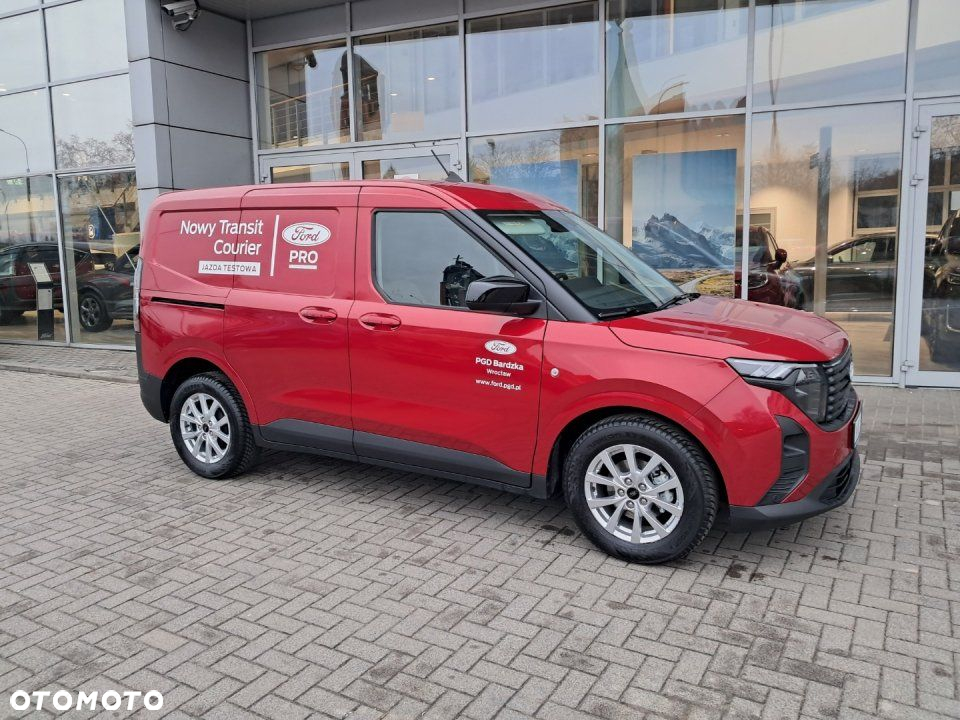 Ford Transit Courier - 10