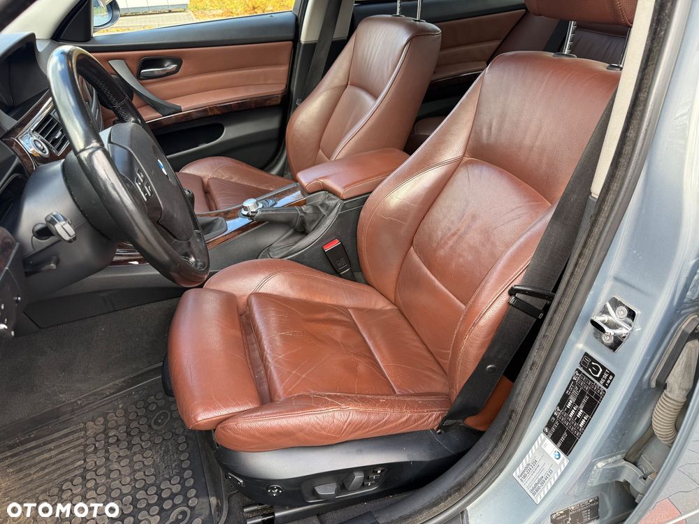 BMW Seria 3 330i - 14